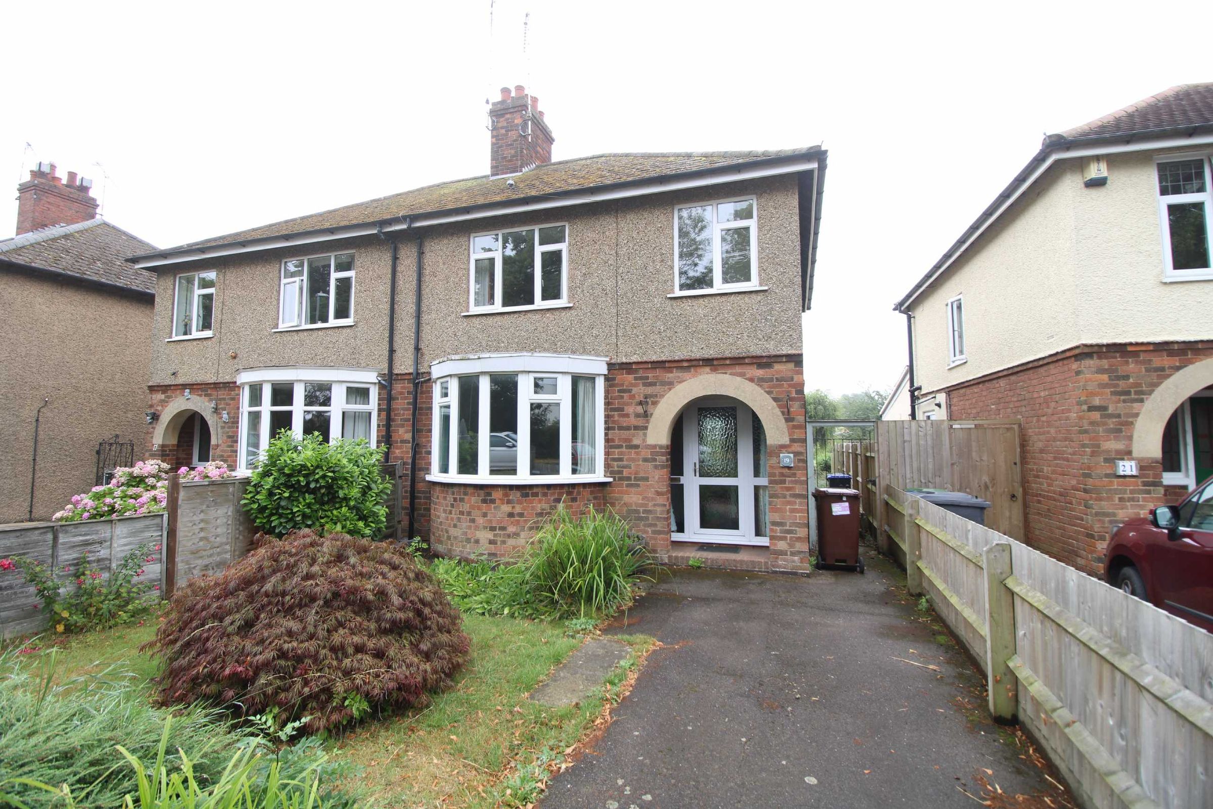 3 bed semidetached house for sale in Badby Road West, Daventry
