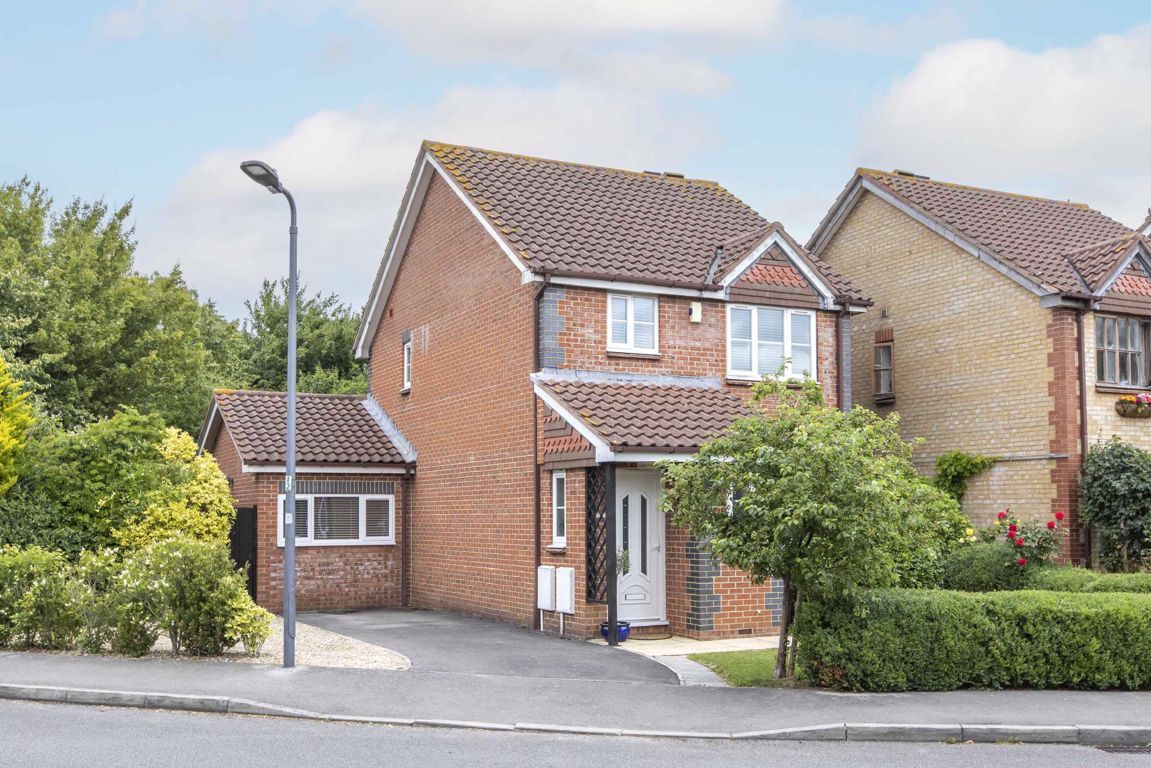 3 bed detached house for sale in Wheatfield Drive, Bradley Stoke