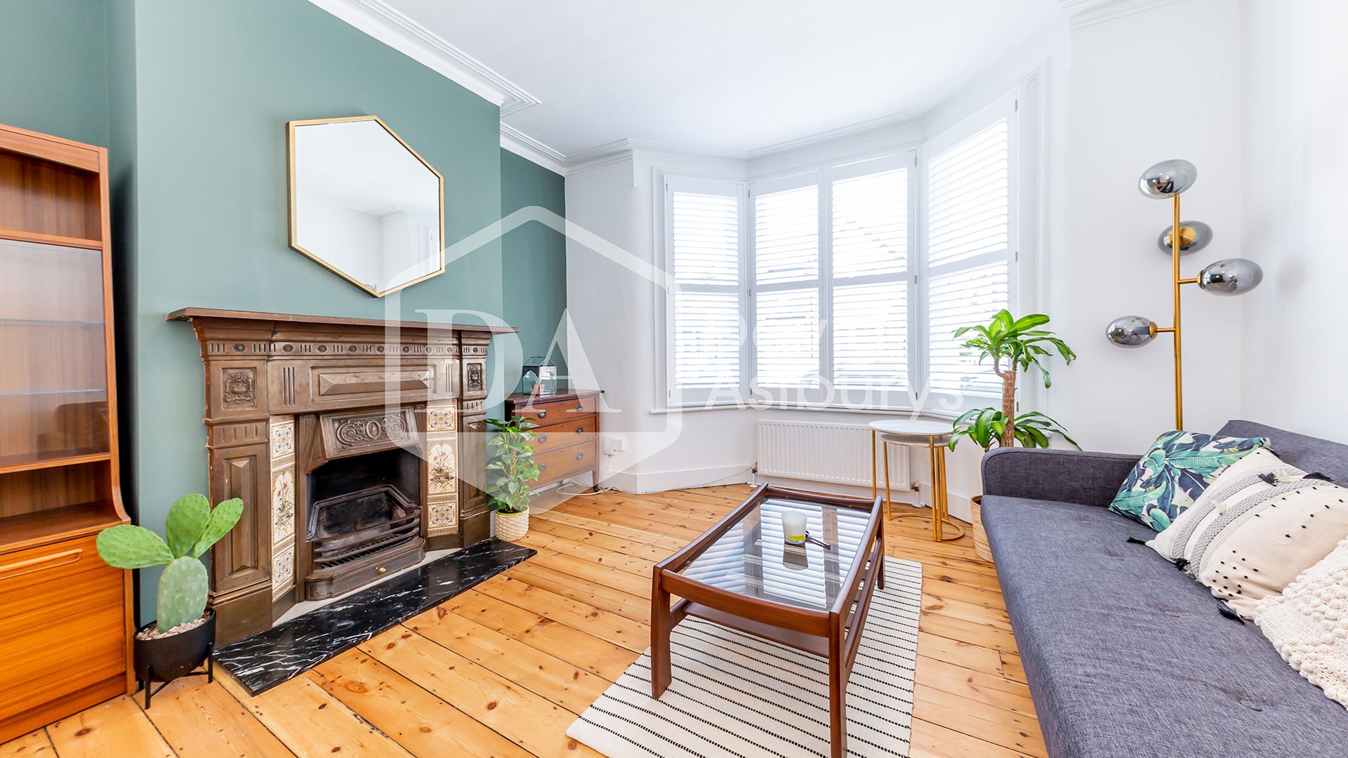 5 bed semidetached house to rent in Winsbeach, Walthamstow, London E17