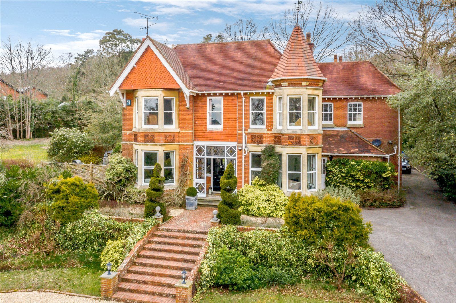 Nelson Close, Farnham GU9  