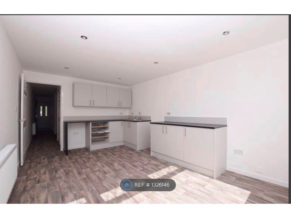 4 bed terraced house to rent in Handforth Lane, Halton Lodge, Runcorn