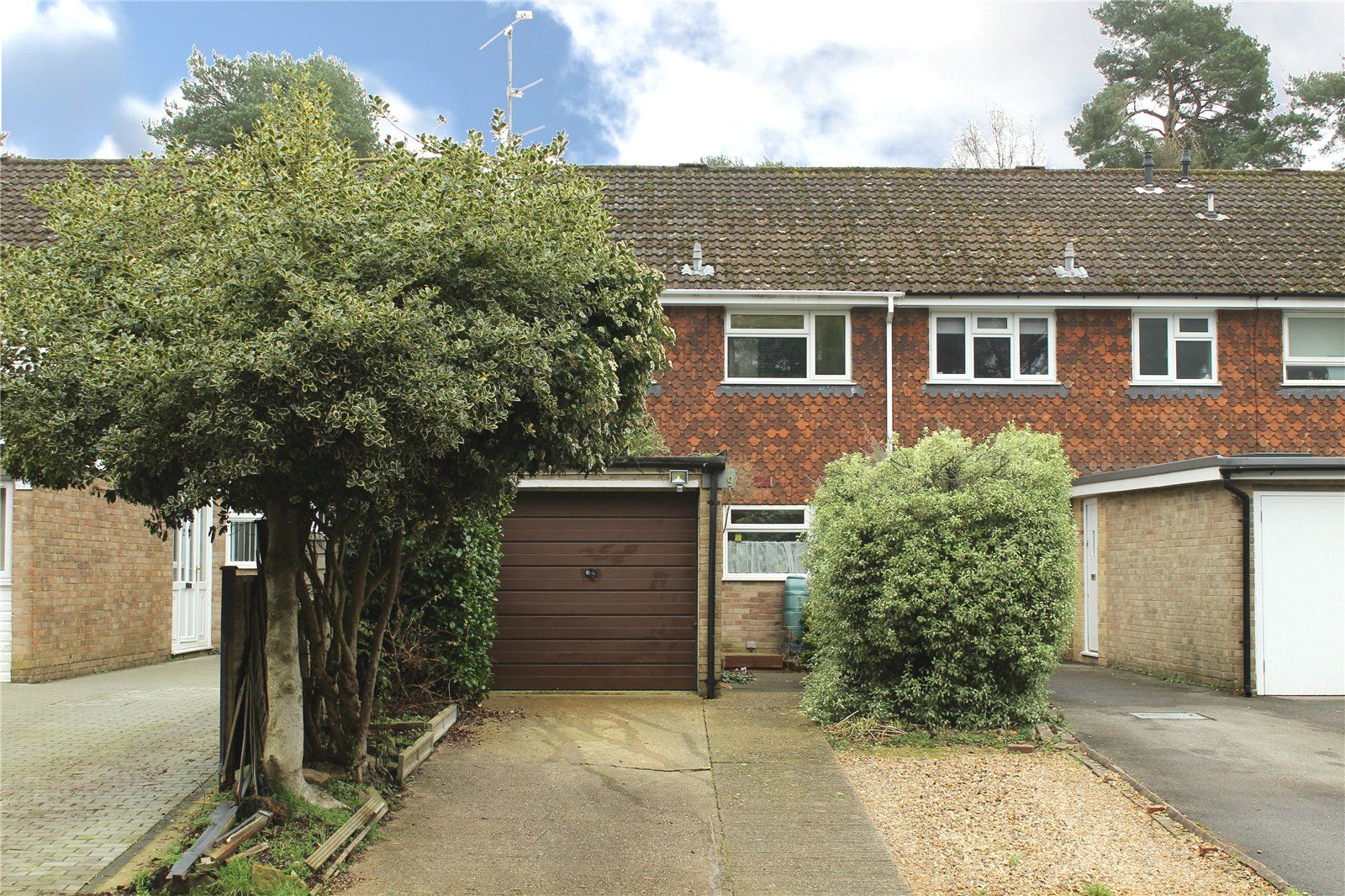 3 bed terraced house to rent in Roxburgh Close, Camberley GU15 Zoopla
