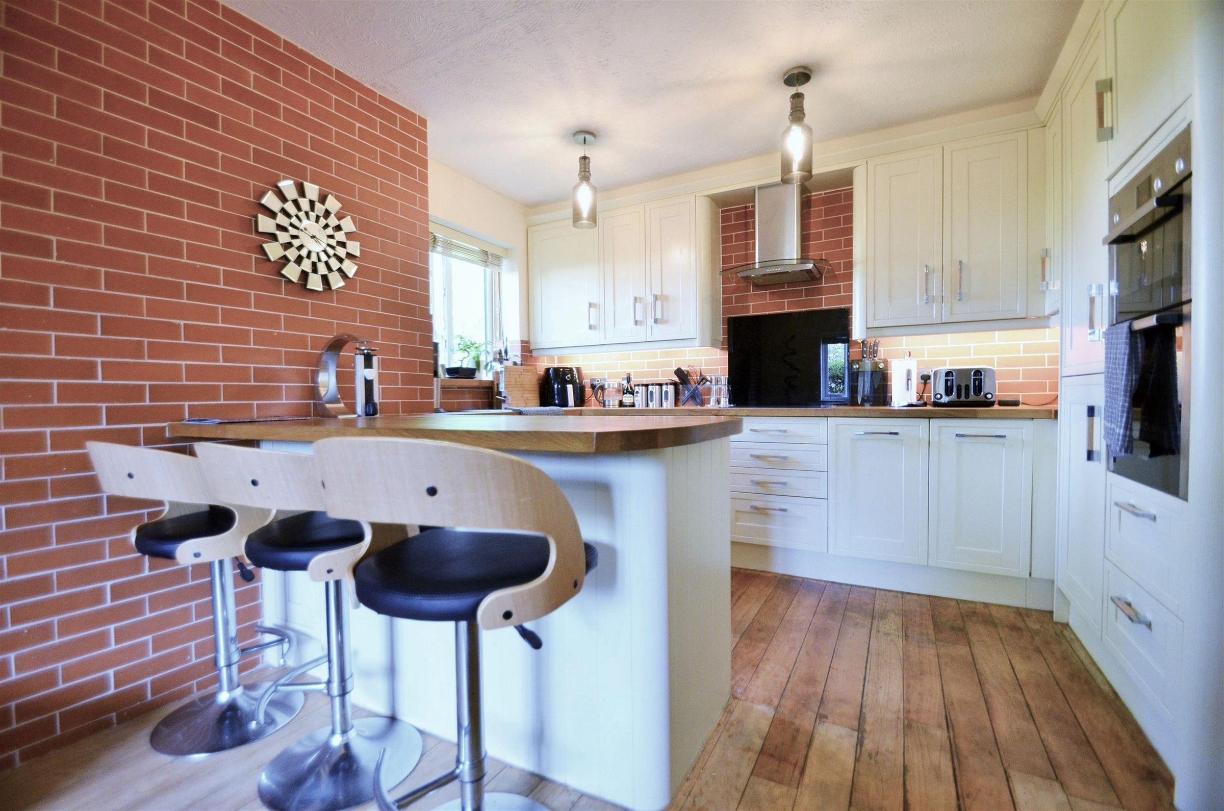 Canterbury Court, Bromyard Avenue W3