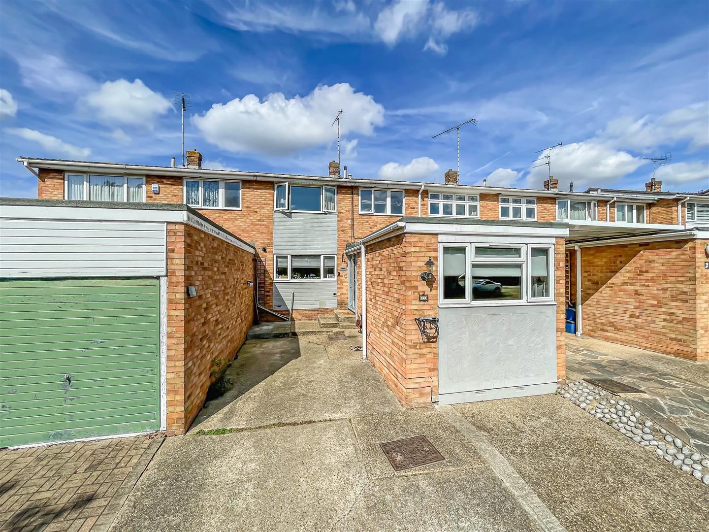 4 bed terraced house for sale in Whitehouse Meadows, LeighOnSea SS9