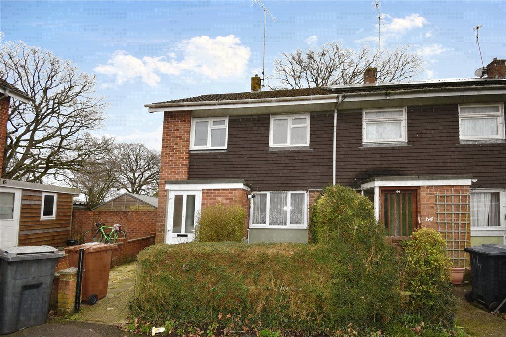 3 bed end terrace house for sale in Gurnays Mead, West Wellow, Romsey