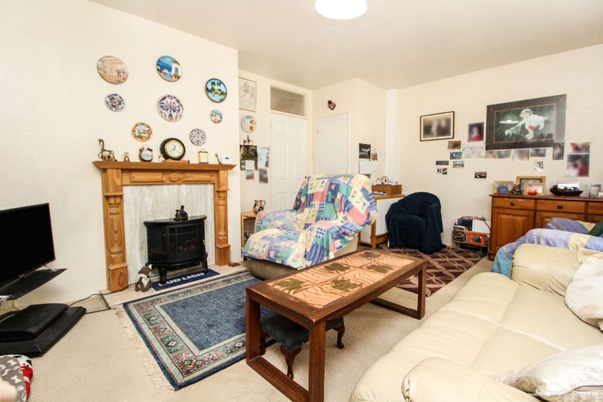 3 bed semidetached house for sale in Ullswater Road, Dunstable LU6