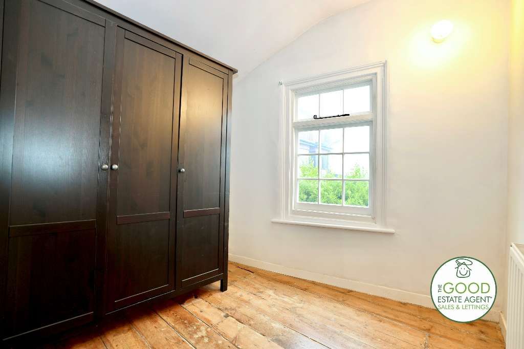 2 bed end terrace house for sale in York Hill, Loughton IG10 Zoopla