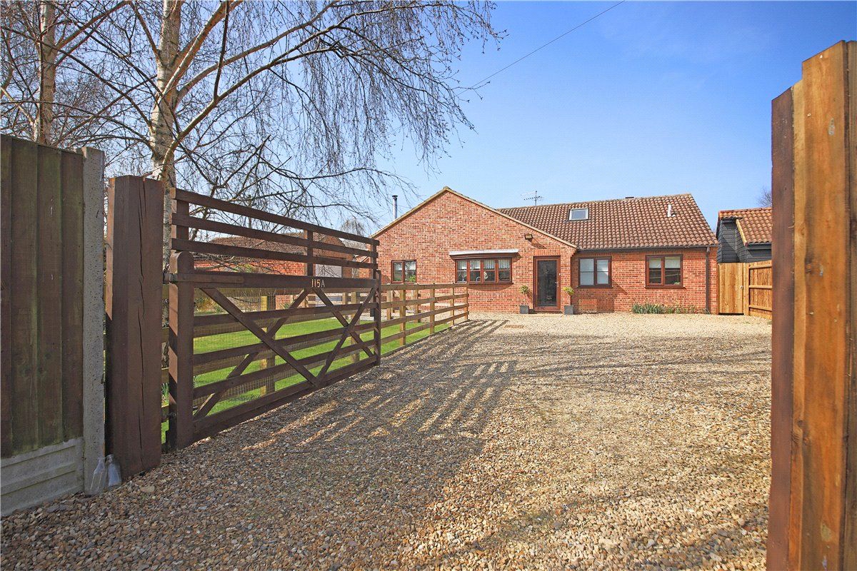 5 bed detached house for sale in Highfields Road, Highfields, Caldecote