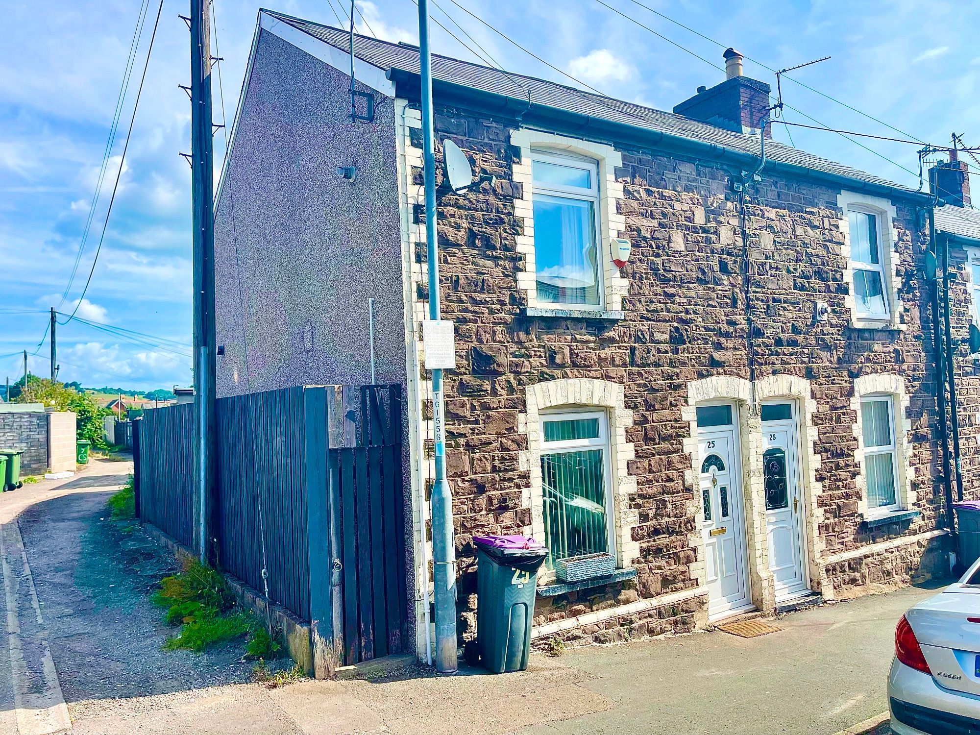 2 bed end terrace house for sale in Kemys Street, Griffithstown