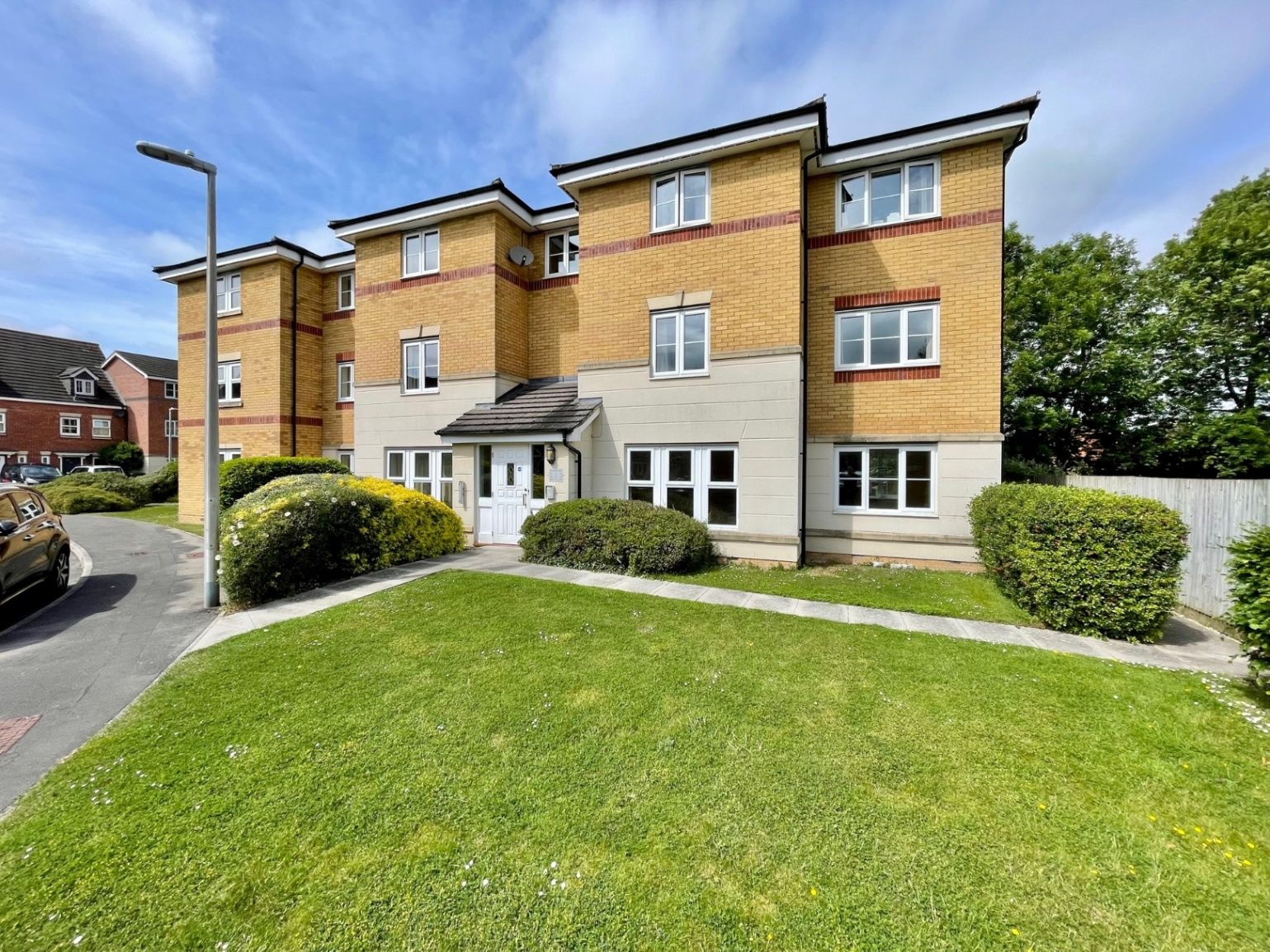 2 bed flat for sale in Martingale Chase, Newbury RG14 Zoopla