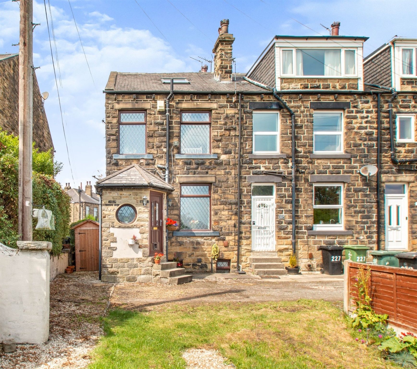 2 bed end terrace house for sale in Fountain Street, Morley, Leeds LS27