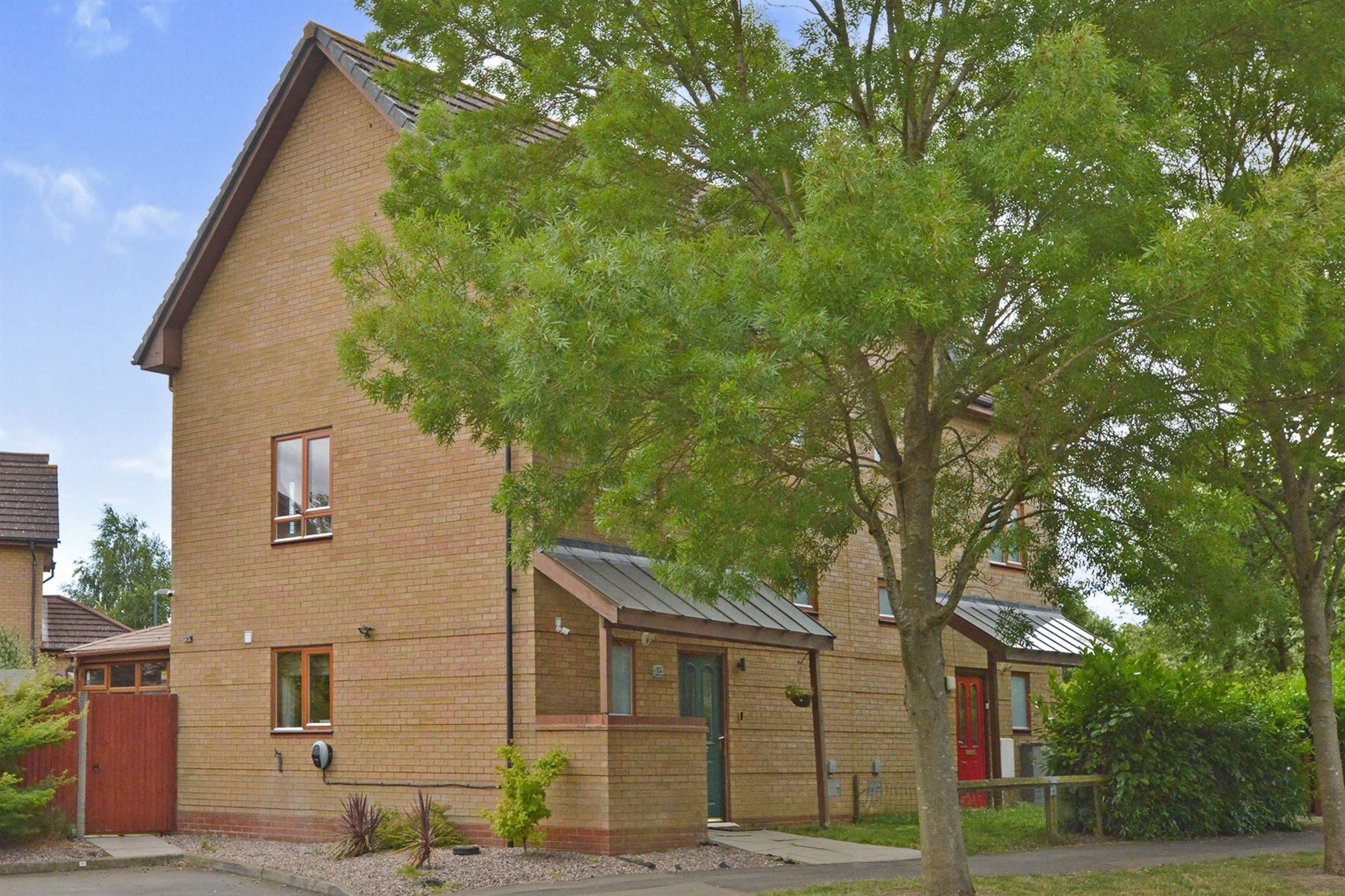3 bed town house for sale in Dunthorne Way, Grange Farm, Milton Keynes