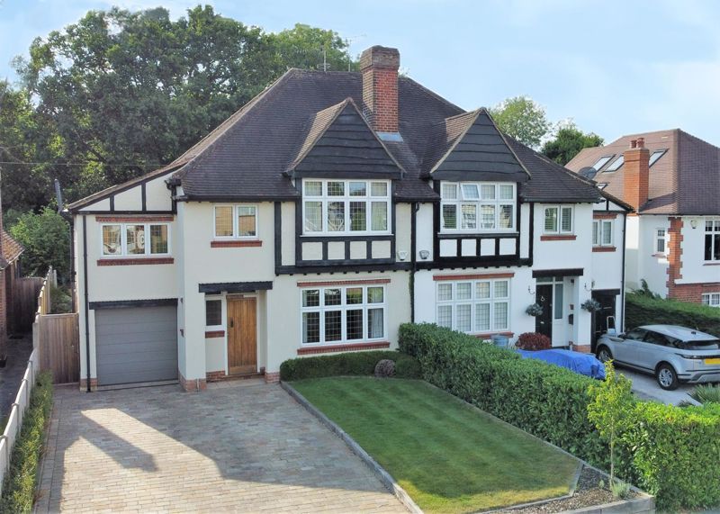 4 bed semidetached house for sale in Worrin Road, Shenfield, Brentwood