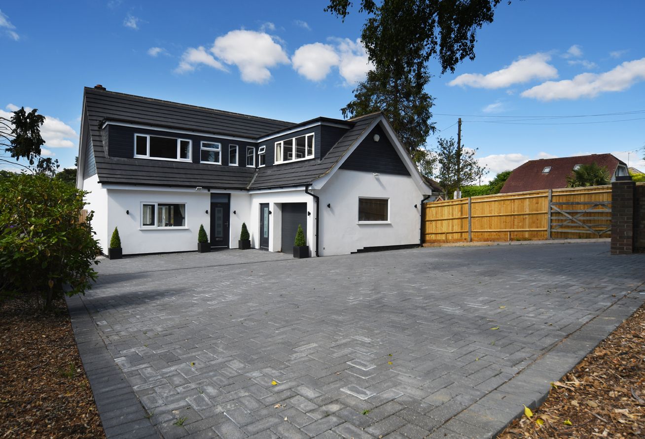 5 bed detached house for sale in Warsash Road, Locks Heath, Southampton