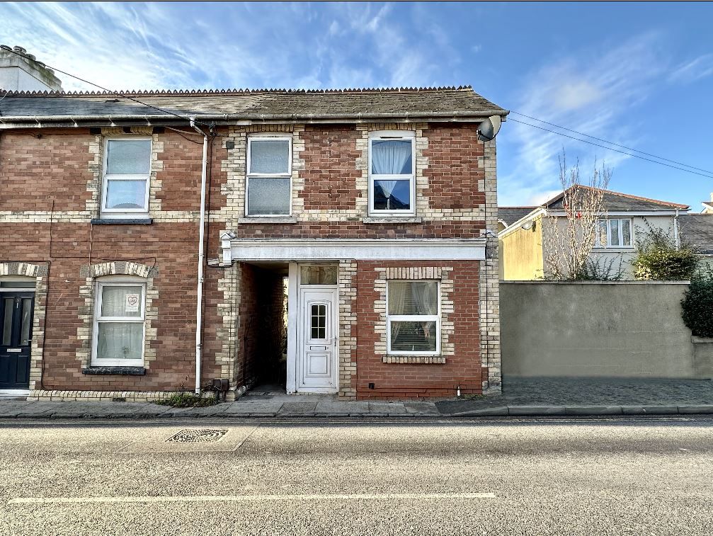 2 bed end terrace house for sale in Gestridge Road, Kingsteignton