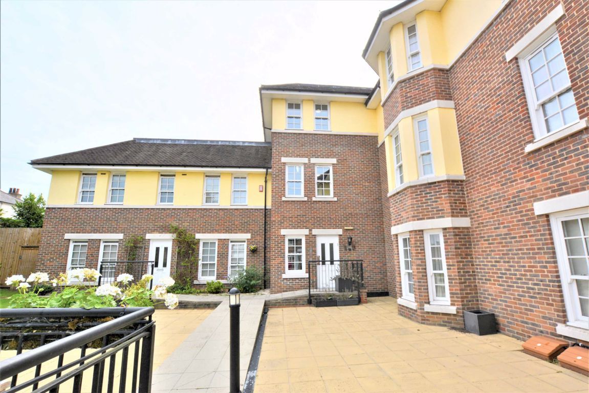 3 bed flat to rent in Brent Street, London NW4 Zoopla