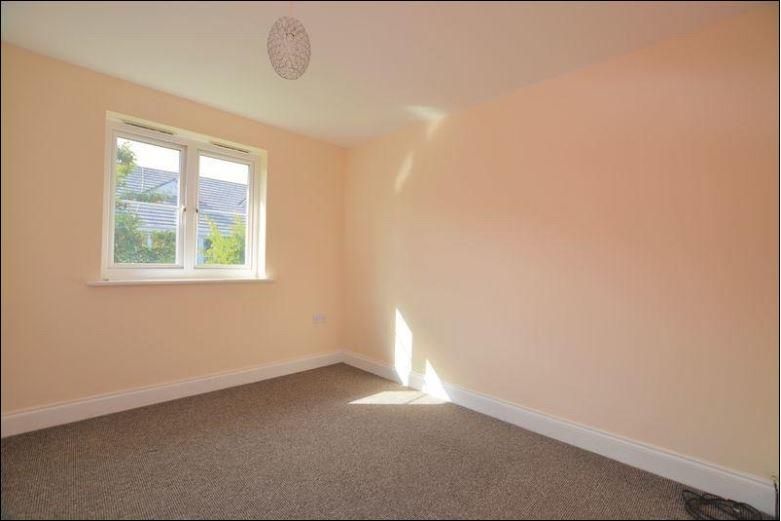 2 bed detached house to rent in Slough, Berkshire SL1 Zoopla