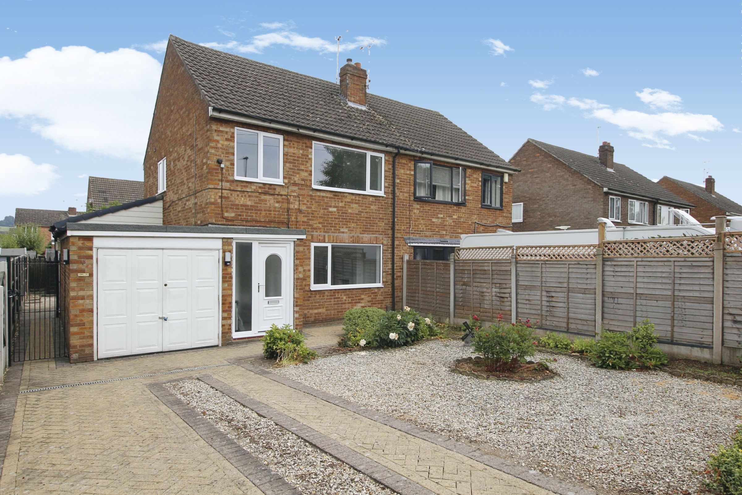 3 bed semidetached house for sale in Whitestone Road, Scunthorpe DN17