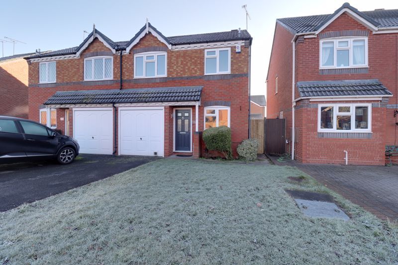 3 bed semidetached house to rent in Barker Close, Castlefields