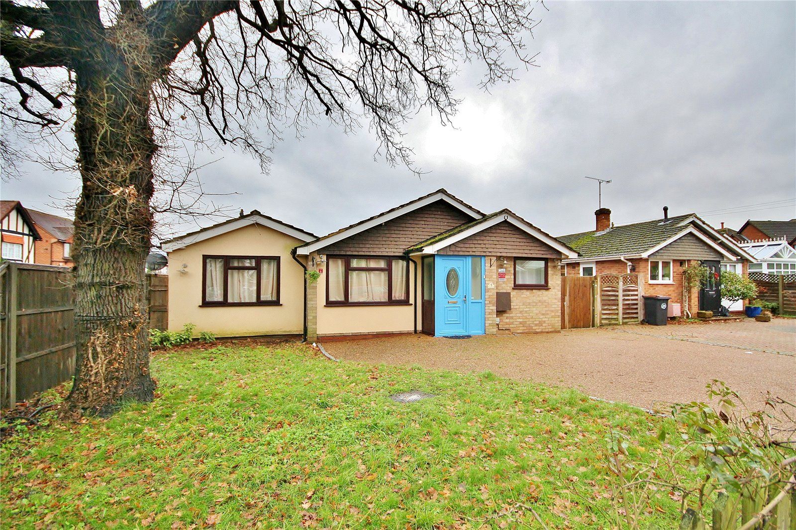 4 bed bungalow for sale in Kingfield Close, Woking, Surrey GU22 Zoopla