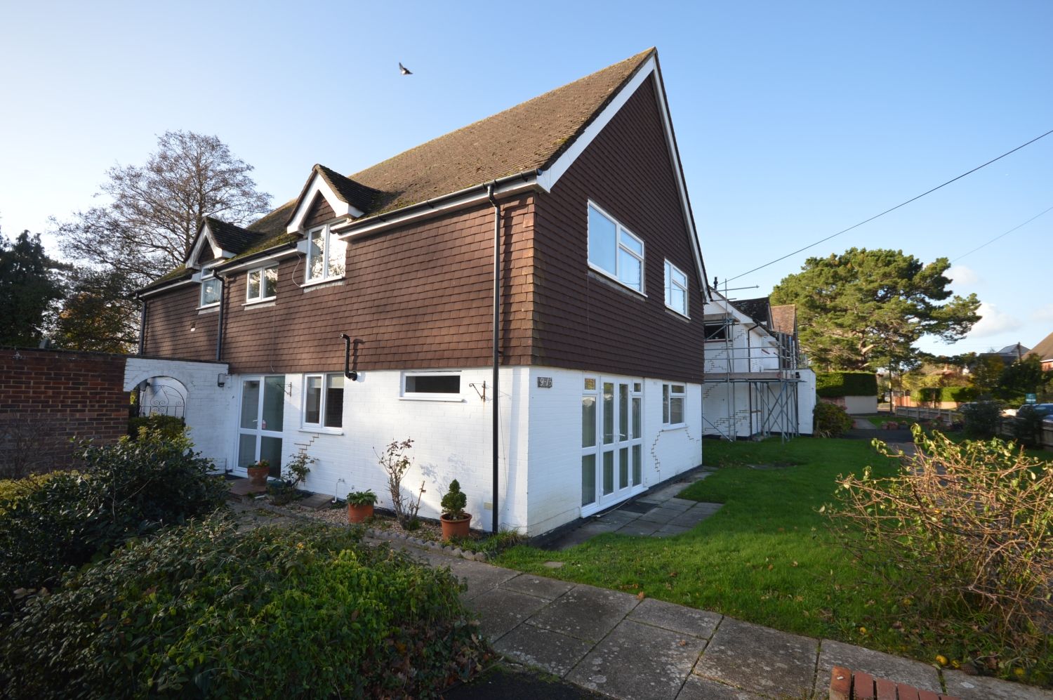 1 bed flat to rent in Monks Court, Waterford Lane, Lymington, Hampshire