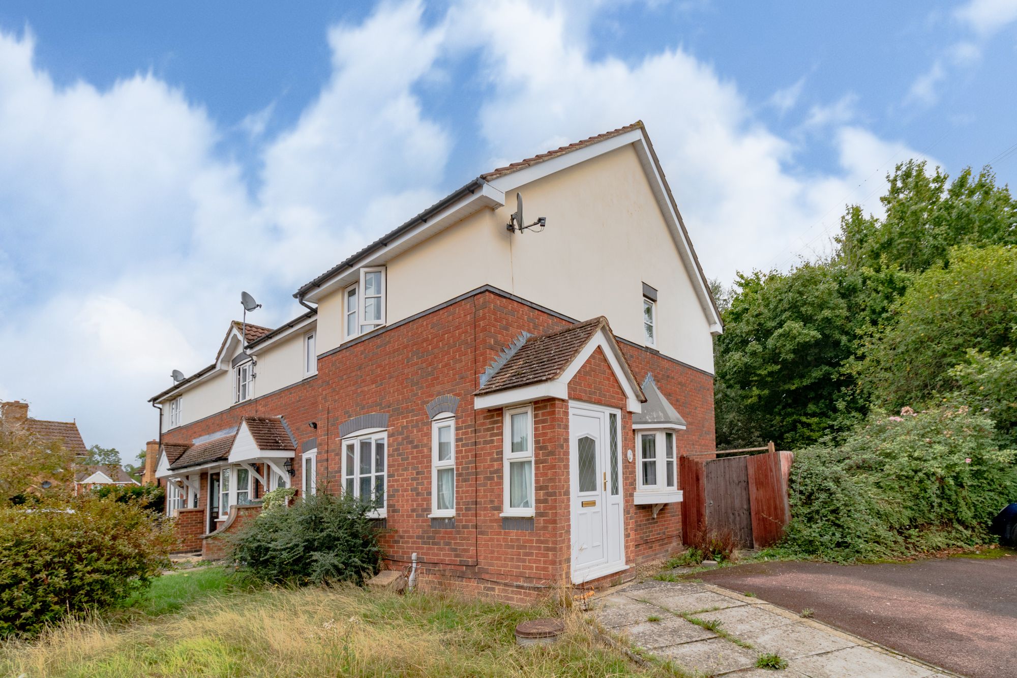 2 bed end terrace house for sale in Heaton Close, Swindon, Wiltshire