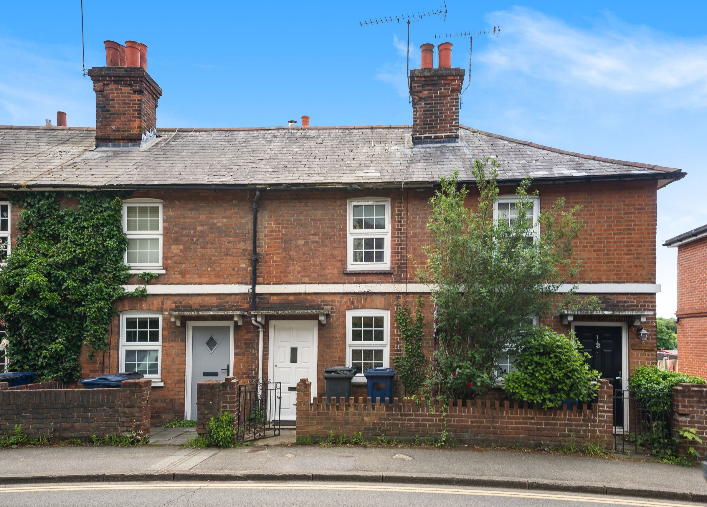 2 bed terraced house for sale in East Street, Farnham, Surrey GU9 Zoopla