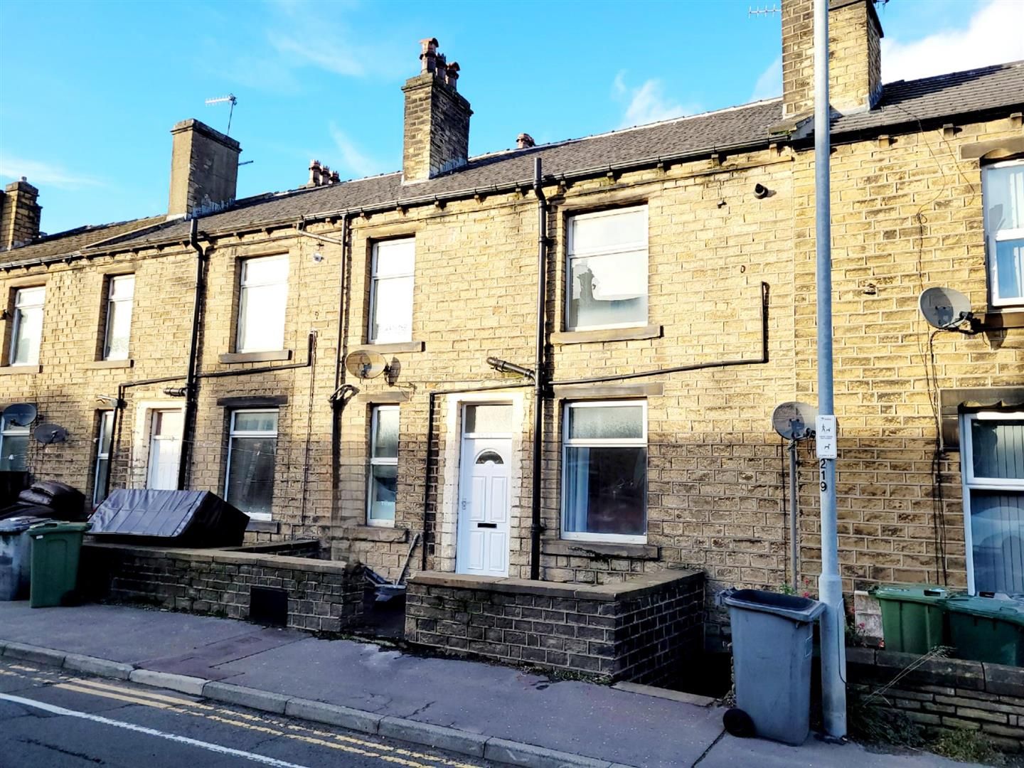 3 bed terraced house to rent in Manchester Road, Linthwaite