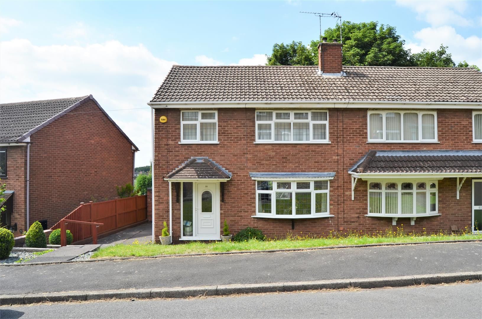 3 bed semidetached house for sale in Autumn Drive, Gornal DY3 Zoopla