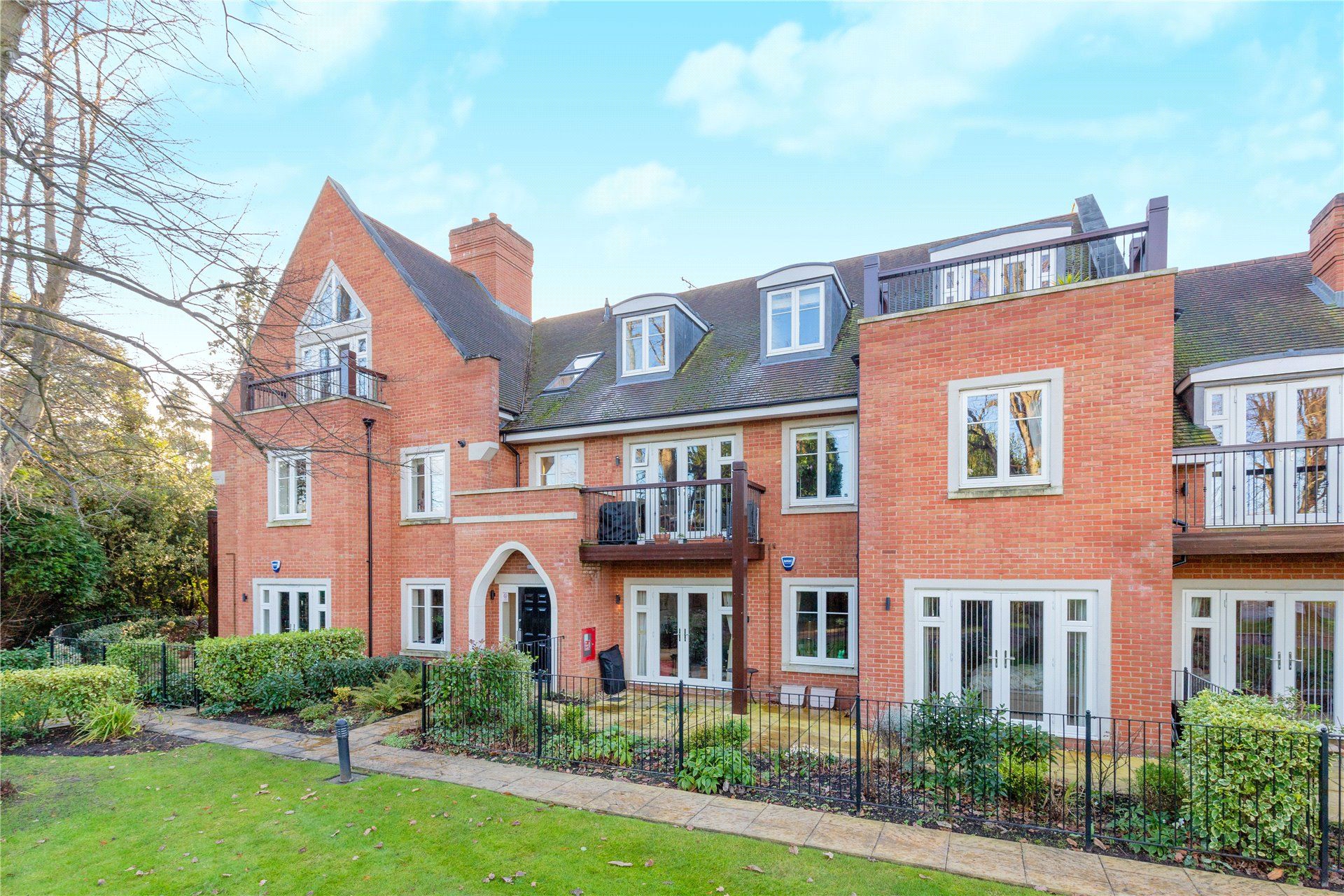 2 bed flat for sale in Woolf Drive, Wokingham, Berkshire RG40 Zoopla