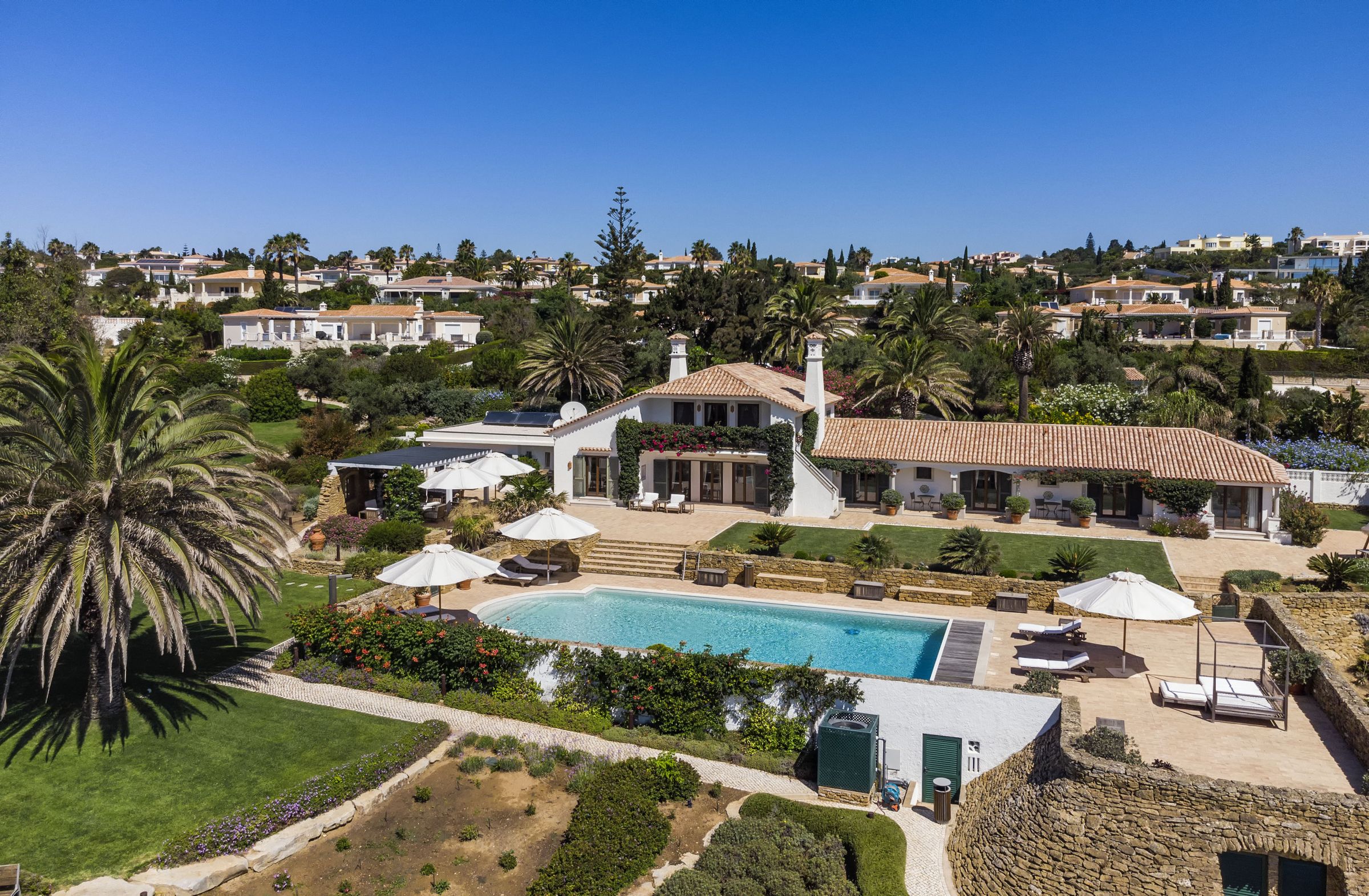 4 bed villa for sale in Praia Da Luz, Faro, Portugal Zoopla