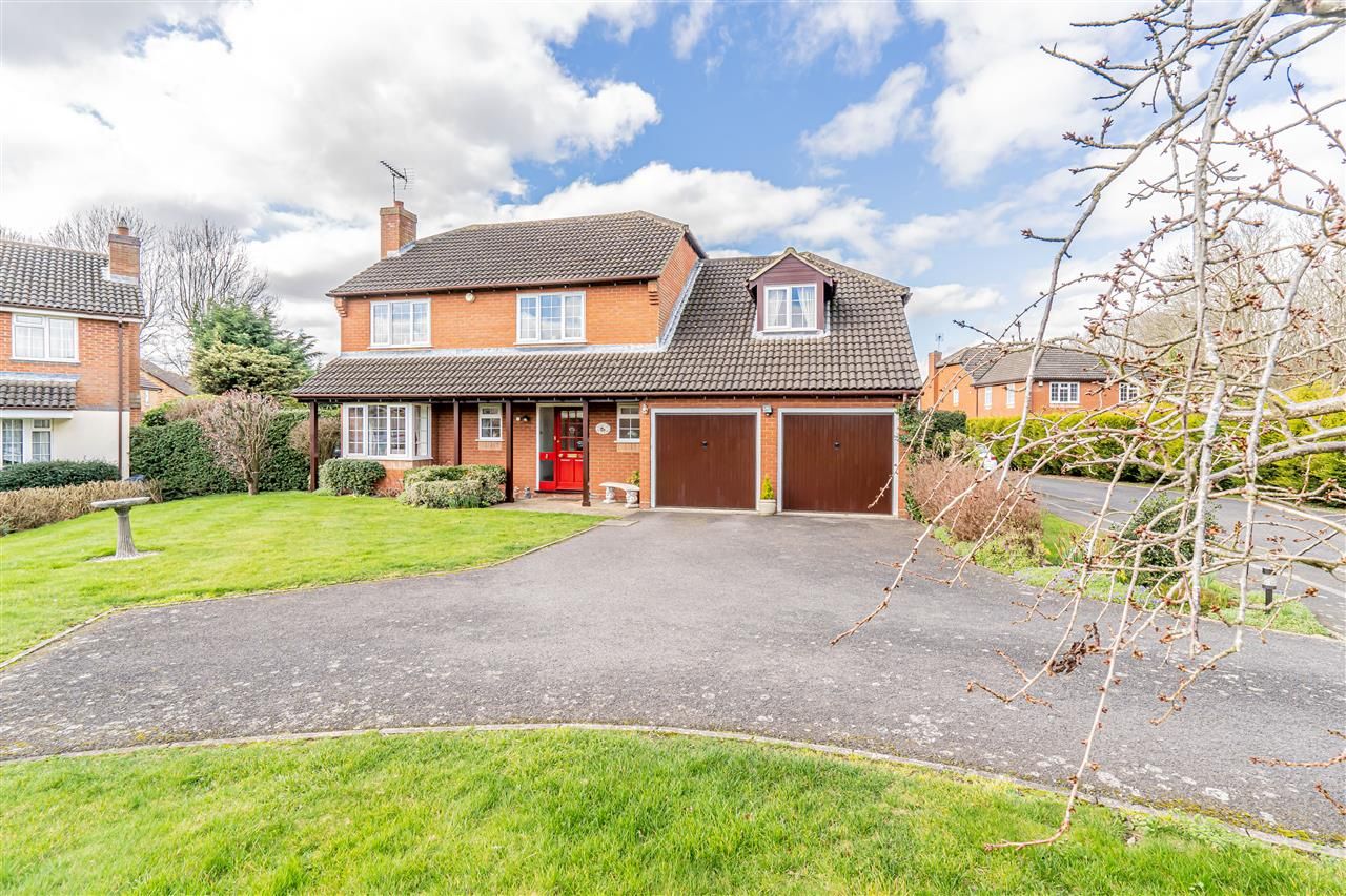 5 bed detached house for sale in Sitwell Close, Newport Pagnell MK16 Zoopla