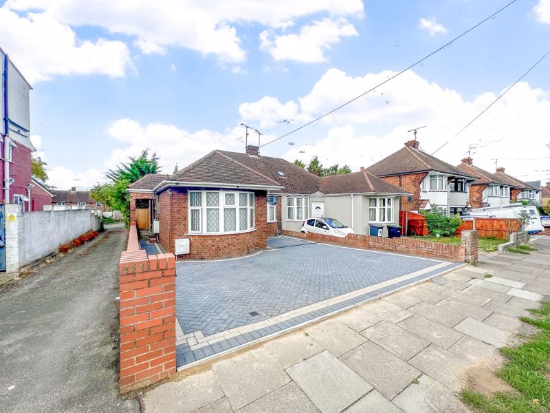 3 bed bungalow for sale in Roman Road, Leagrave, Luton LU4 Zoopla