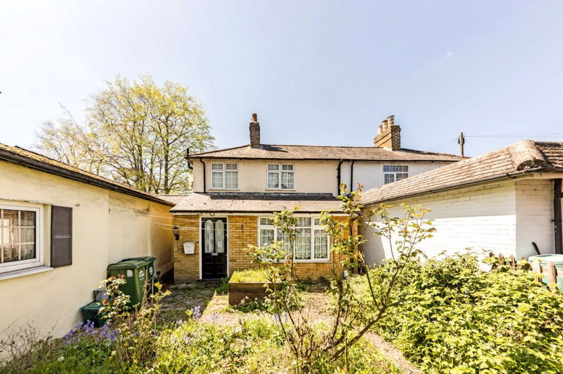 1 bed semidetached house for sale in Staines Road East, SunburyOn