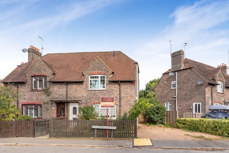 3 bed semidetached house for sale in Sackville Gardens, East Grinstead