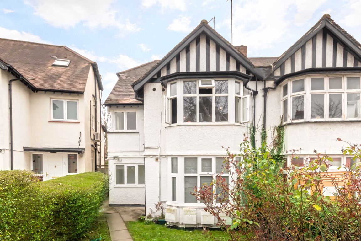 Studio to rent in Wentworth Road, London NW11 Zoopla