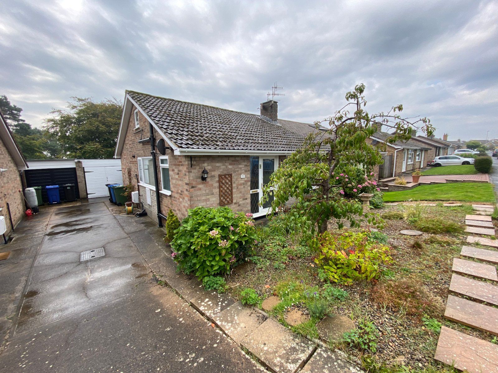 2 bed bungalow for sale in Osgodby Crescent, Scarborough, North