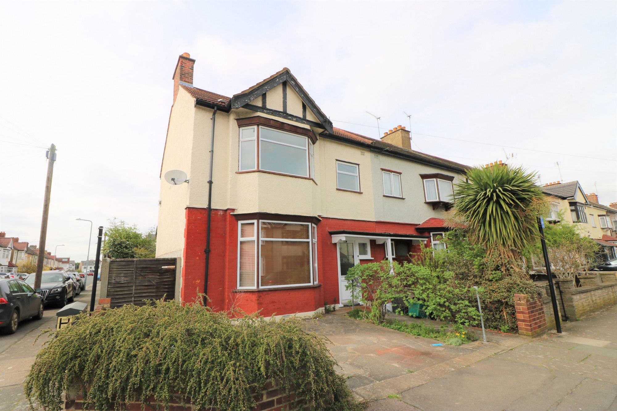 3 bed end terrace house to rent in Cranley Drive, Ilford, Essex IG2