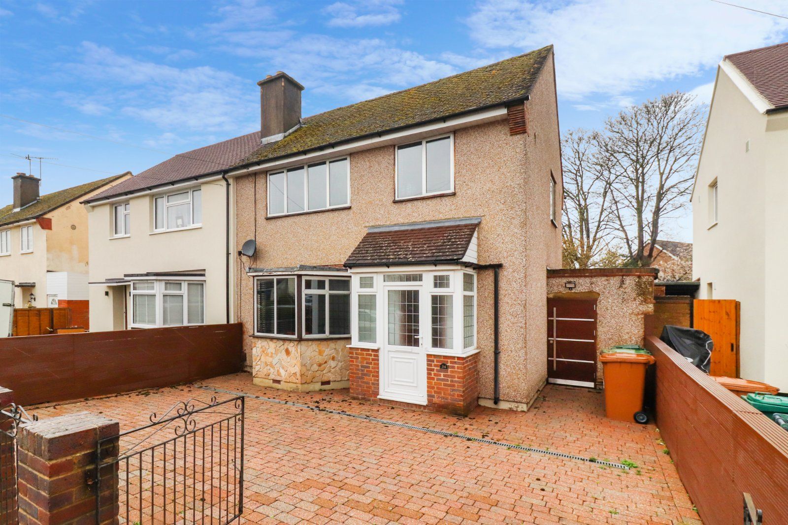 3 bed semidetached house for sale in Broomfield Rise, Abbots Langley