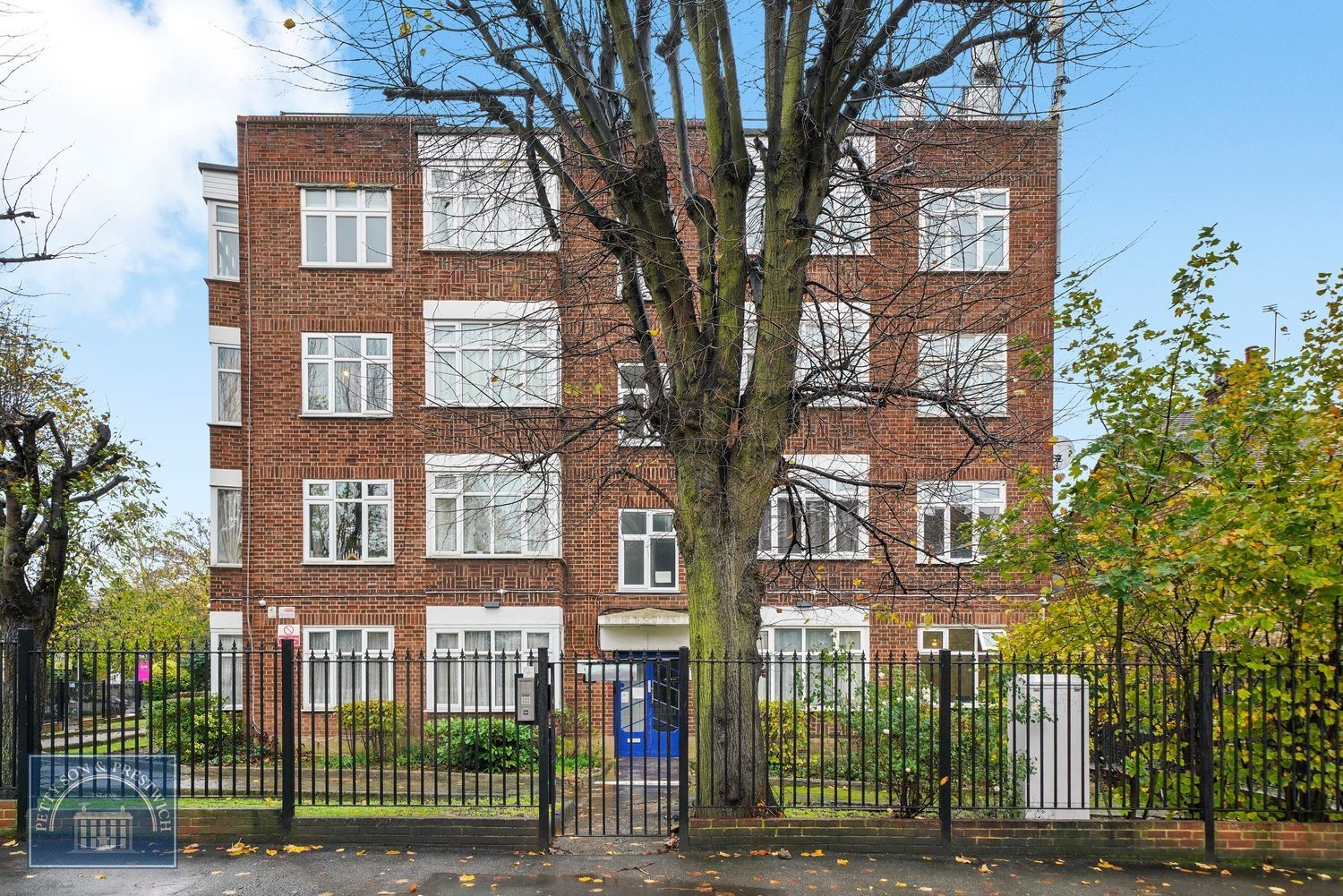 2 bed flat for sale in Fairlop Road, London E11 Zoopla