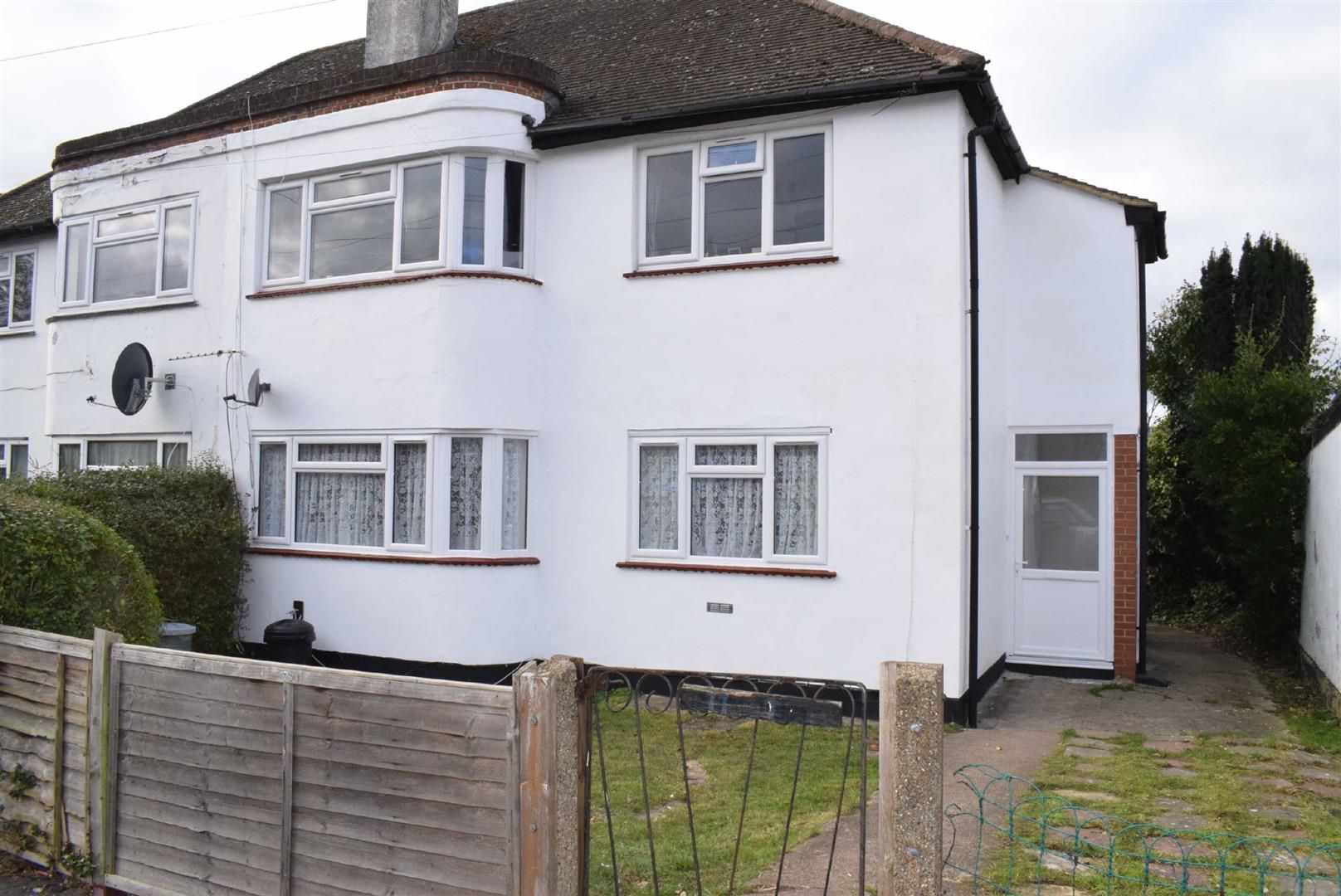2 bed flat to rent in Alandale Drive, Pinner HA5 Zoopla