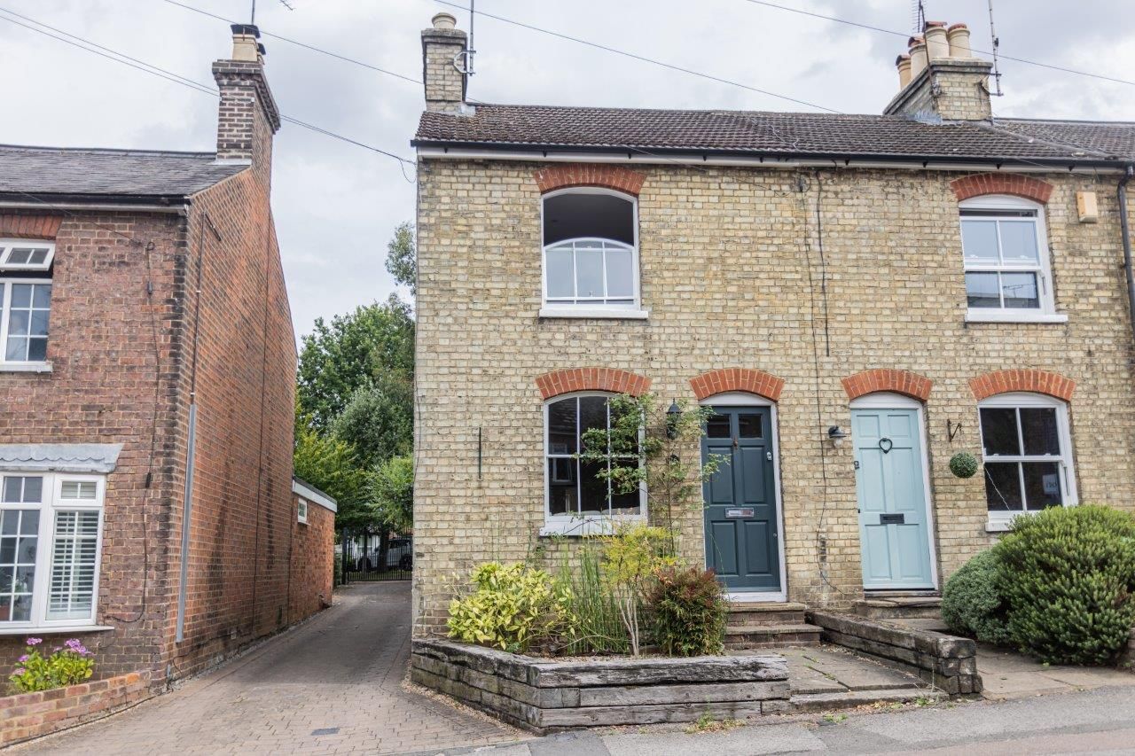 2 bed end terrace house for sale in Cravells Road, Hertfordshire