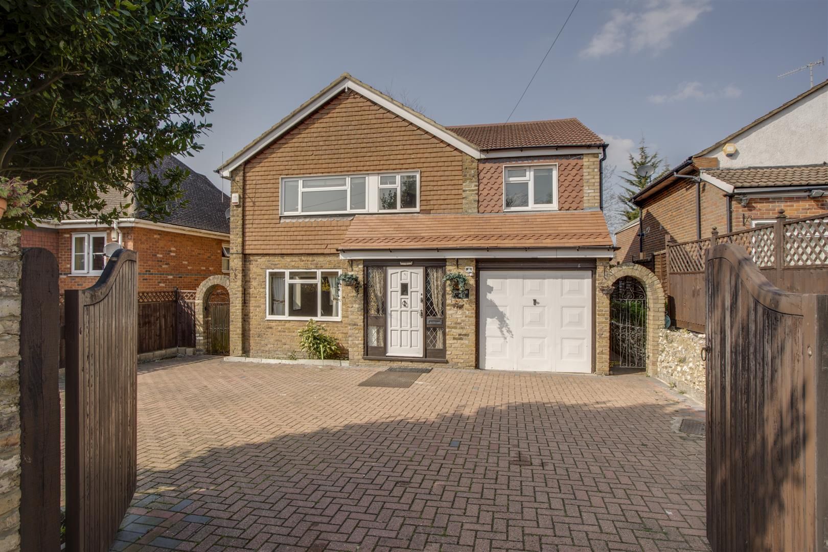 4 bed detached house for sale in Hamilton Road, High HP13 Zoopla