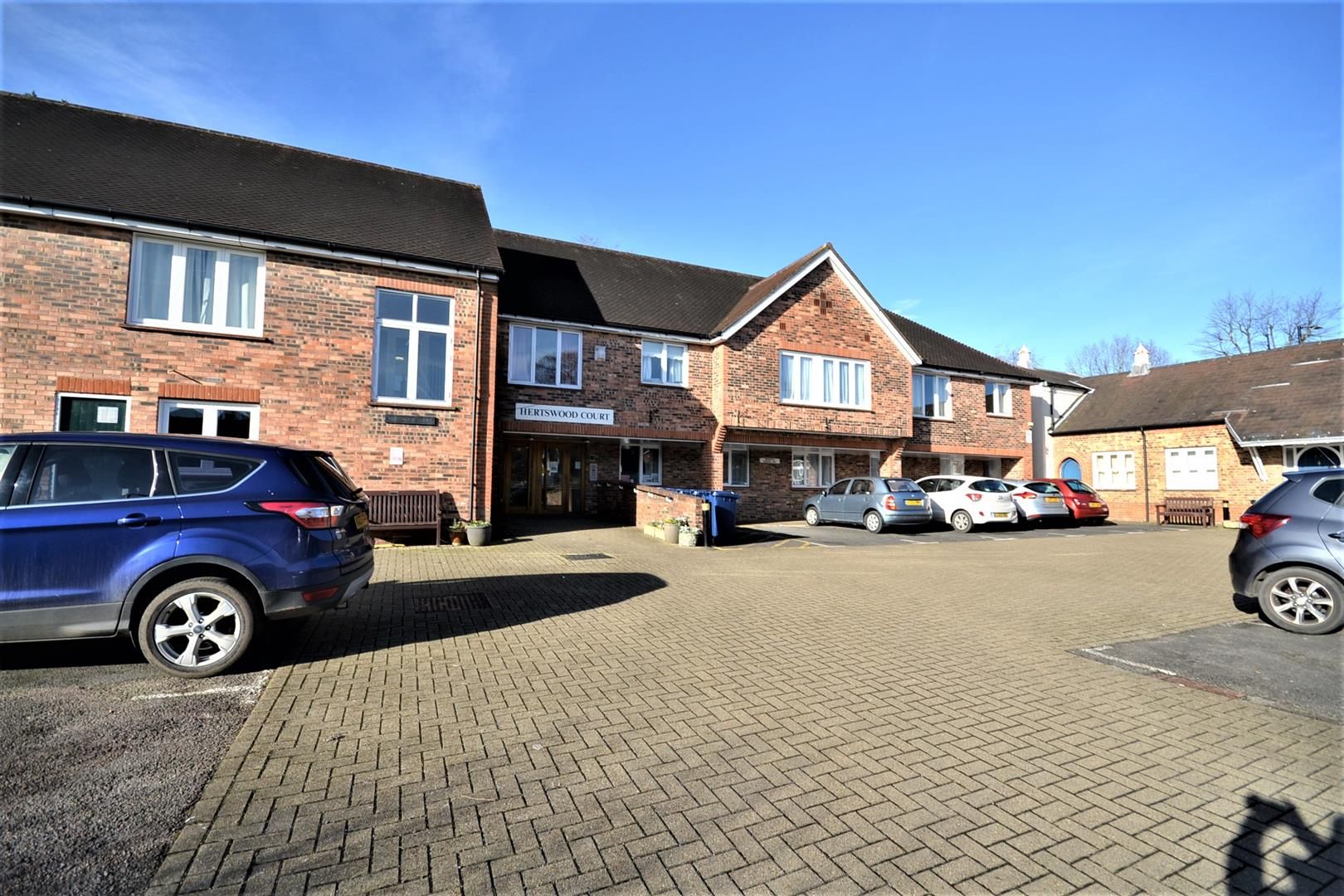 1 bed flat for sale in Hertswood Court, Hillside Gardens, EN5