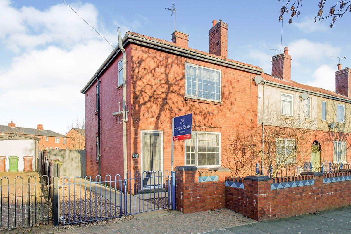 3 bed detached house to rent in Fryston Road, Castleford, West