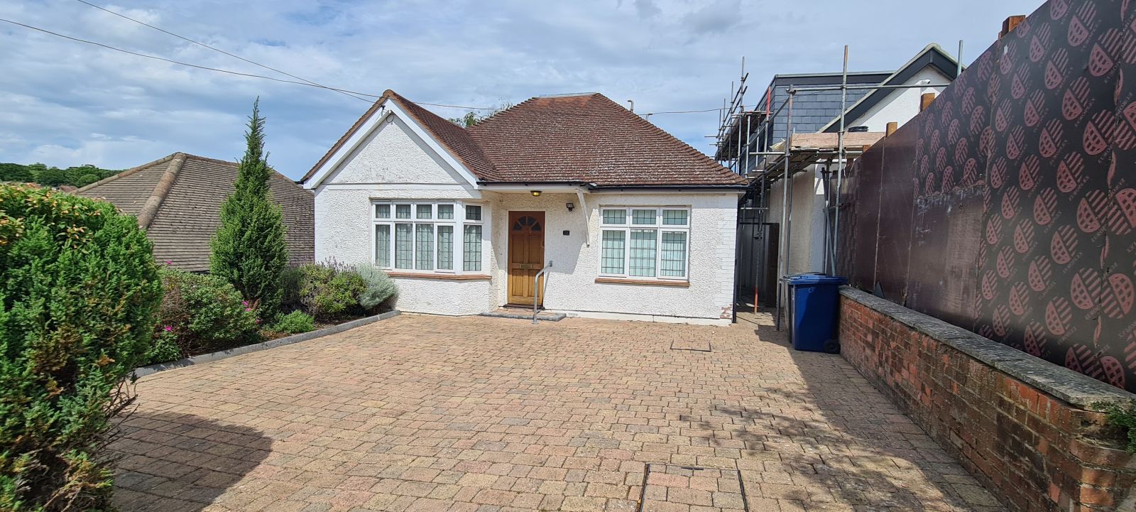 3 bed bungalow for sale in King Edward Road, New EN5