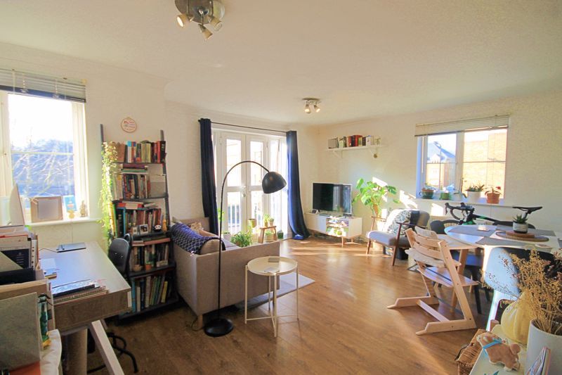 2 bed flat for sale in Periwood Crescent, Perivale, Greenford UB6 Zoopla