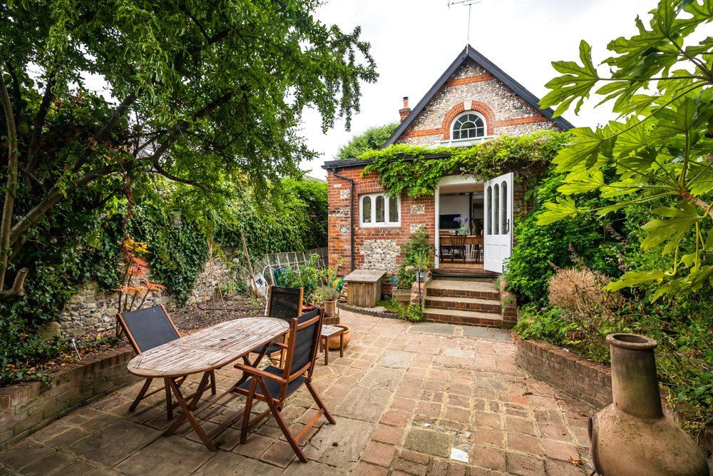 3 bed detached house for sale in Victoria Road, Winchester, Hampshire