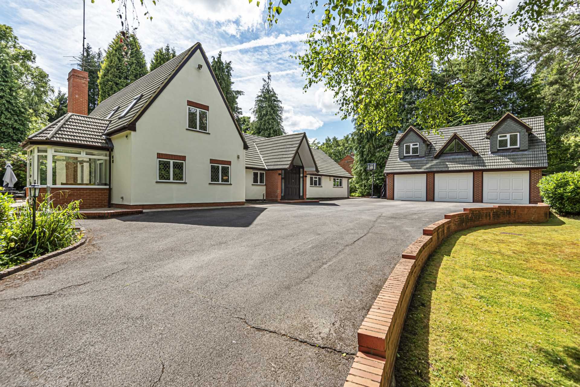 6 bed detached house for sale in Heathride, Finchampstead RG40 Zoopla