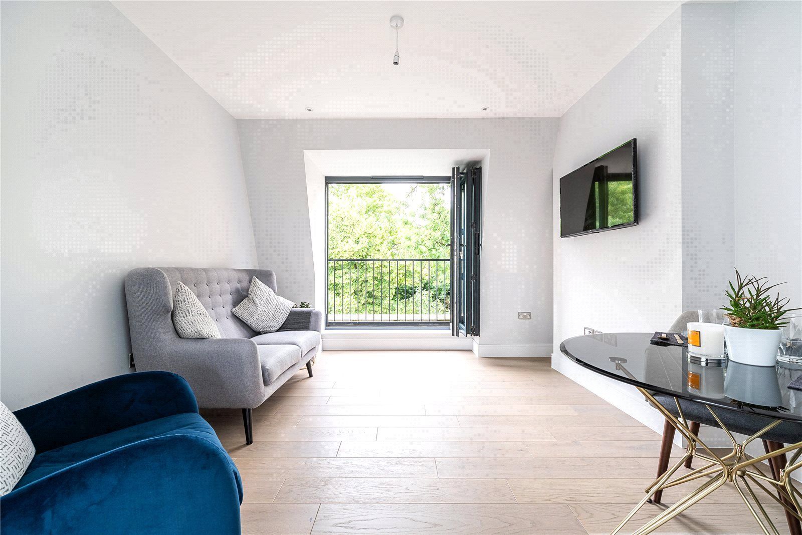 Ph 4 Frognal Court, Finchley Road, London NW3  